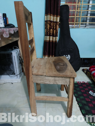 কাঠের চেয়ার ৩ মাস ব্যবহৃত